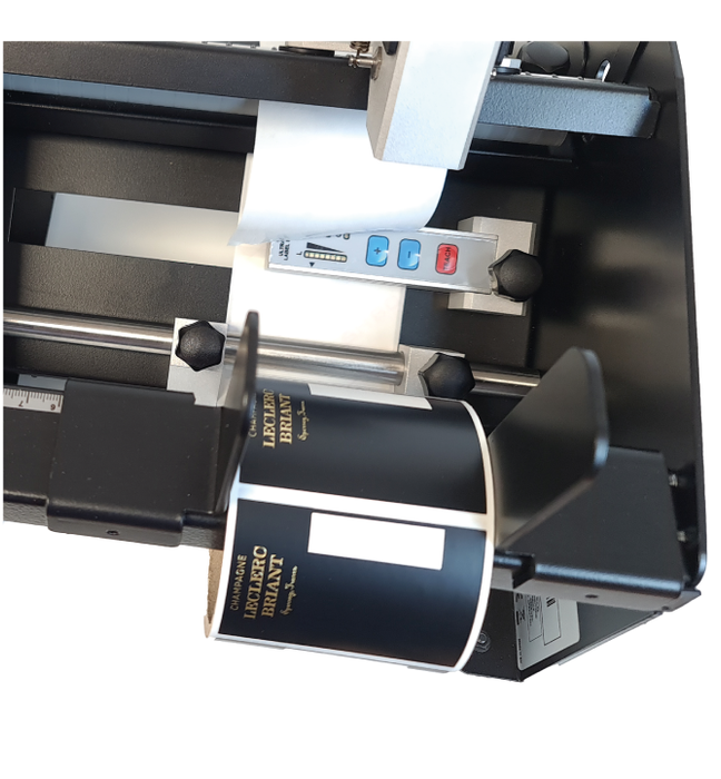 The AP16-F is a powerful, yet affordable applicator, capable of applying pre-printed labels onto a vast range of cylindrical products.  It is a perfect semi-automatic solution for small and medium sized breweries, wineries, manufacturers of cosmetics, beekeepers, butchers, and others.